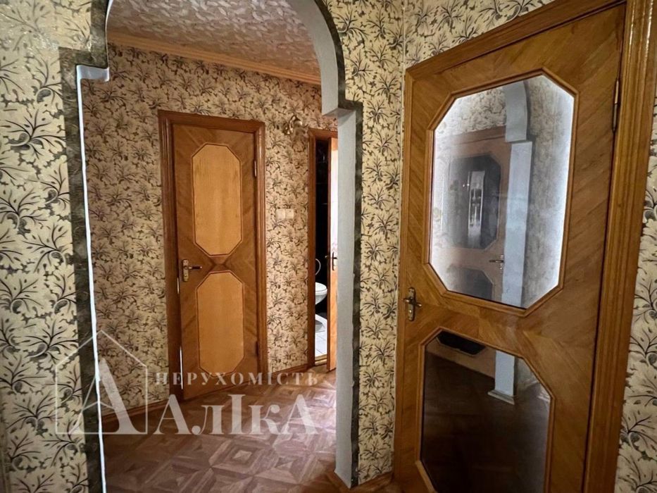 Продам 3-кімнатну квартиру з індивідуальним опаленням  в самому ЦЕНТРІ