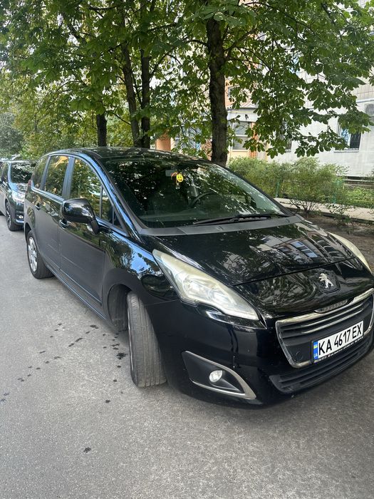 Автомобіль Peugeot 5008 2015