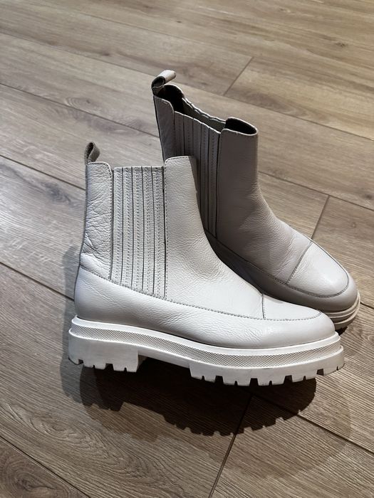 Кожаные ботинки на высокой подошве 38