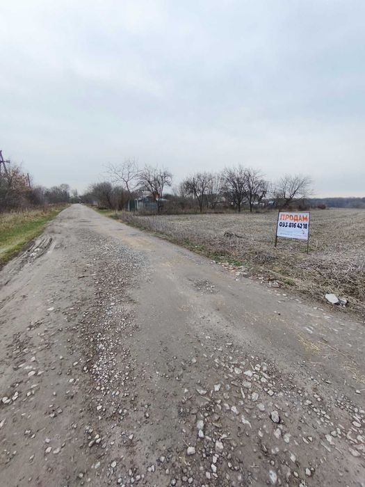 Продається простора земельна ділянка у Хижинцях