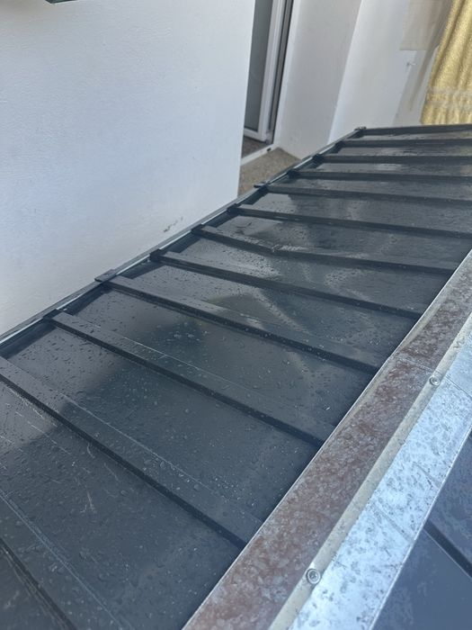 Vendo casota em chapa para 2/3 caes