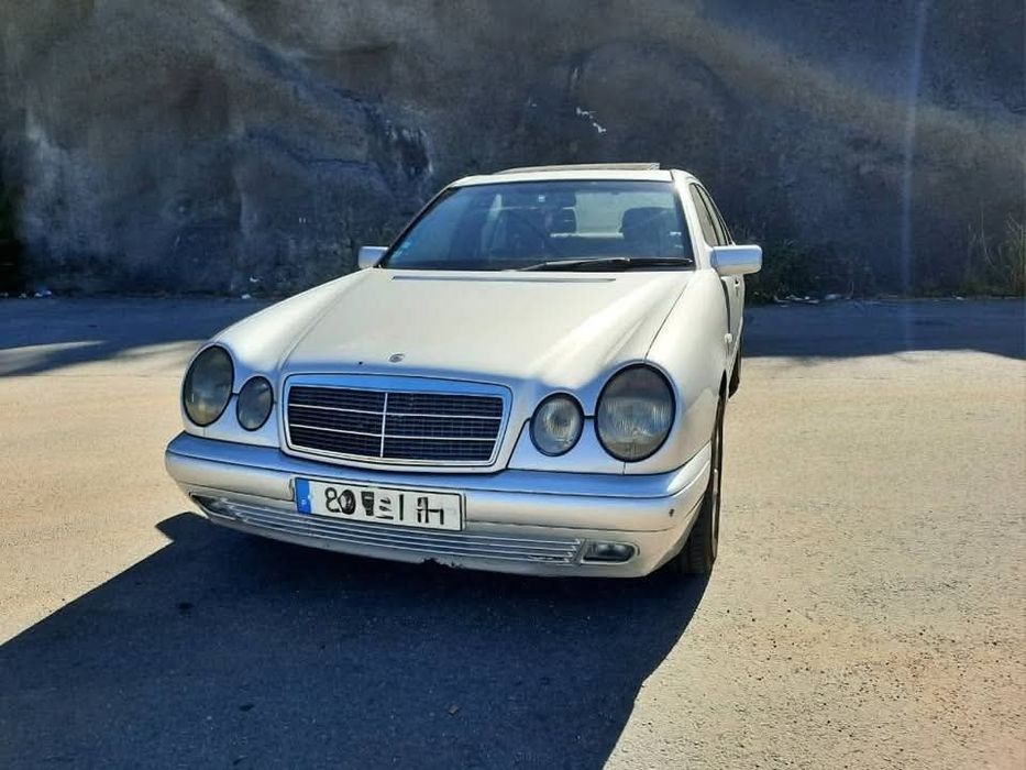 Mercedes-Benz E220
