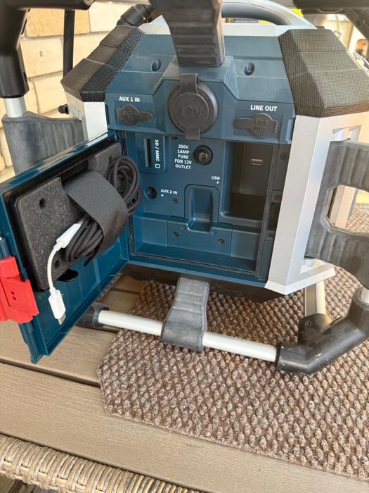 Продам радіоBosch GML 50 14.4В-18B power box