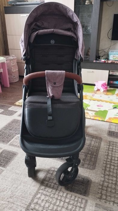 Дитяча коляска для дівчинки