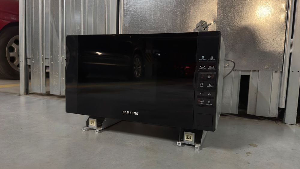 Samsung FG87SUB to mikrofalówka