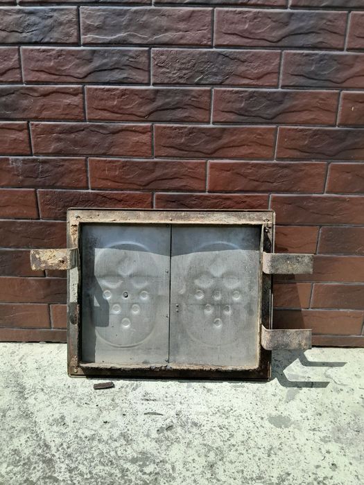 Продаються дверки з нержавійки тройка