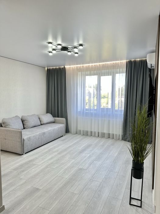 Оренда 1,5 кімнатної квартри на Виставці