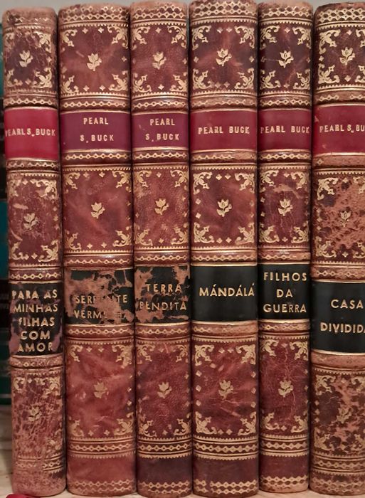 Colecção de livsos antigos do Pearl S. Buck