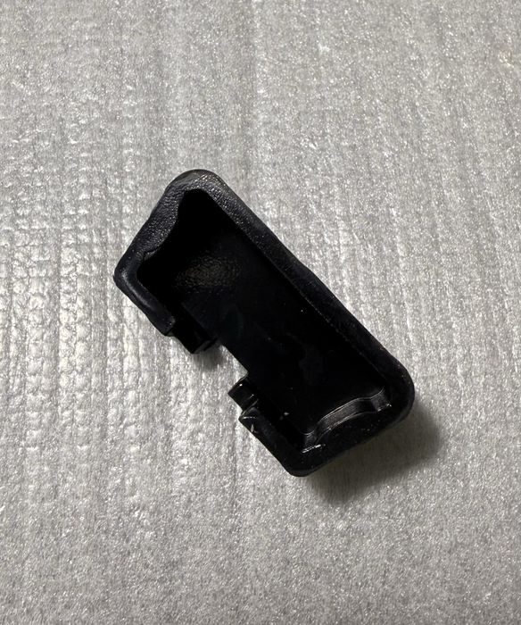 Силиконовая заглушка на OBD разъём автомобиля