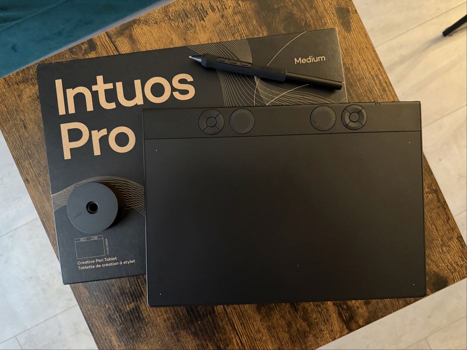 Wacom Intuos Pro M PTK670 model 2025 / jak nowy / gwarancja