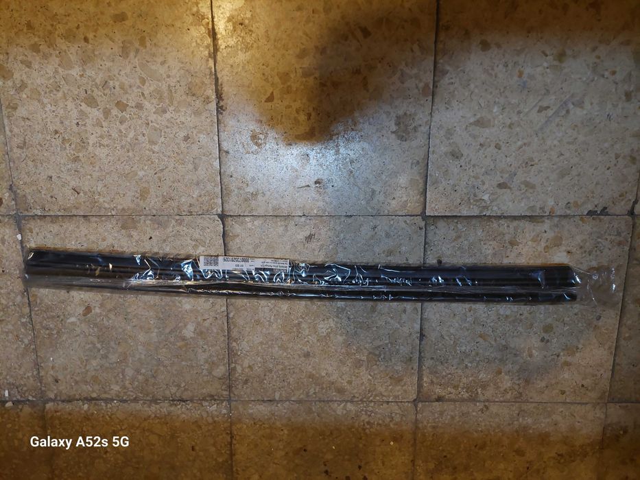 Resguardo de motor e batente em borracha para capot. Fiat Punto HLX.