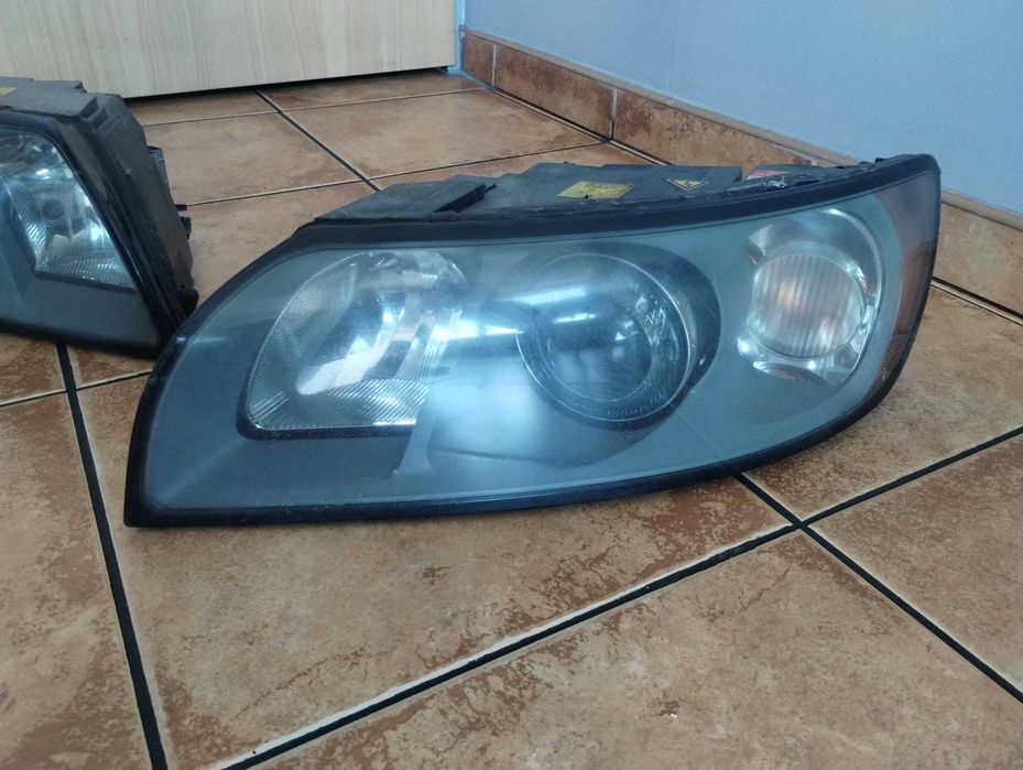 lampa przód przednia prawa lewa XENON Volvo V50 30698889