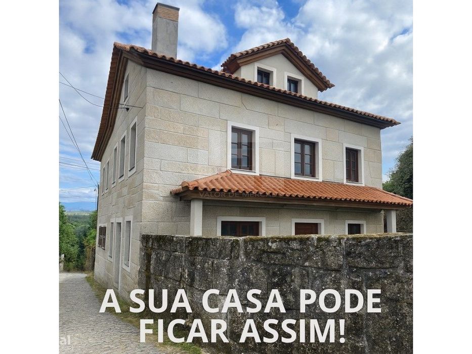 Moradia em construção, com dois pisos e sótão, de tipologia T3+1, c...