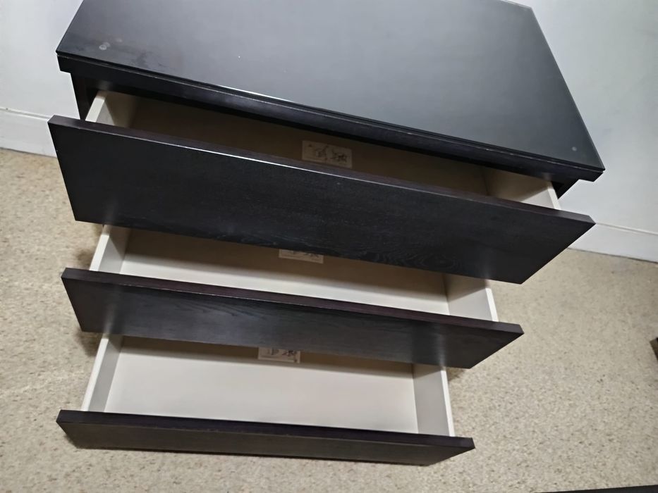 Cama IKEA Malm individual, mesa de cabeceira e cómoda da mesma linha, tudo em óptimo estado e pouco uso