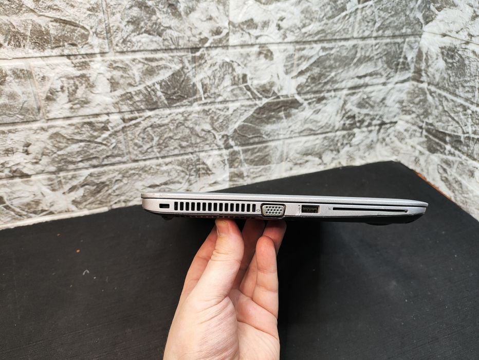 HP EliteBook 820 G3 i5 6300u