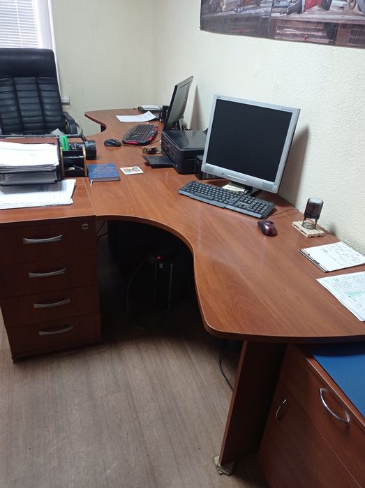 Офисная мебель столы шкаф тумбы