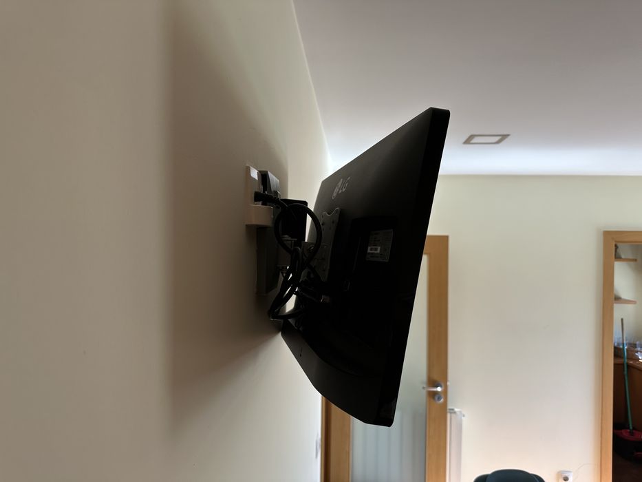 TV Led Lg para cozinha ou quarto 22”
