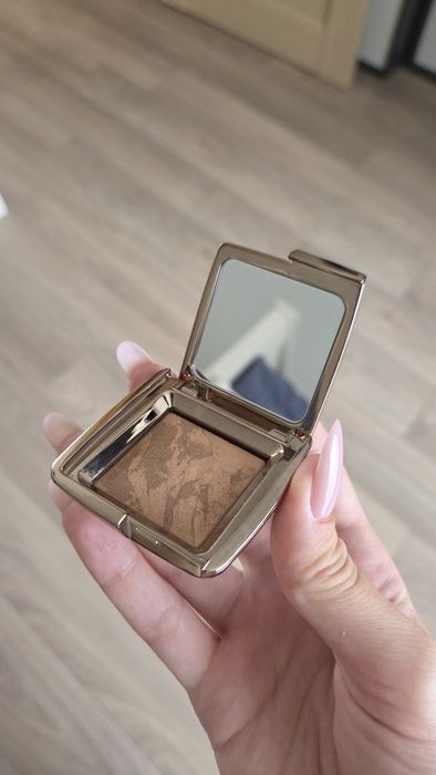 Бронзер міні Hourglass