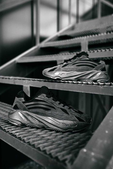 Кросівки Adidas Yeezy Boost 700 V2 Premium Black