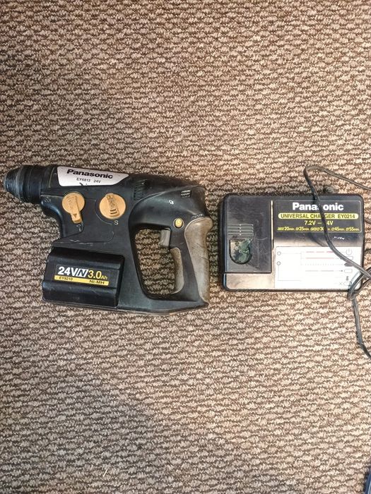 Професійний перфоратор Panasonic