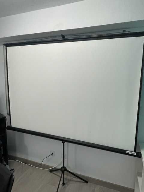 LG Minibeam Portable Projector with 1.80 x 1.80 m Screen64284584092801123