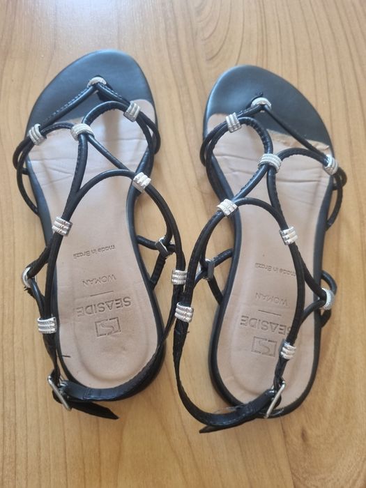 Sandalias com tachas