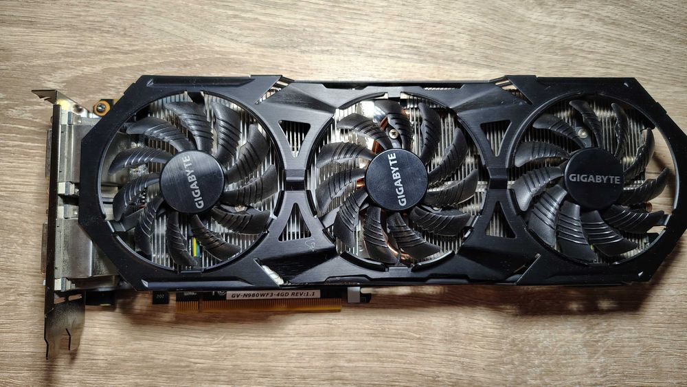 Продам  відеокарту GV-N980WF3-4GD на запчастини або відновлення