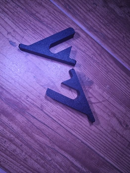 Uchwyt na skateboard do ściany [cena za jedną pare]