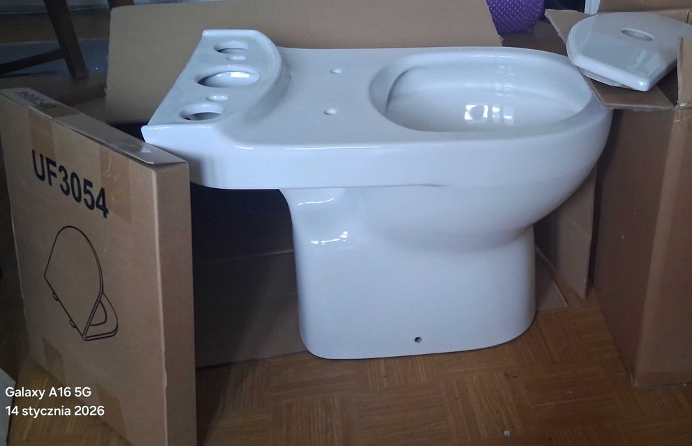 kompakt WC - nowy- system Wirowy, firma CERSANIT