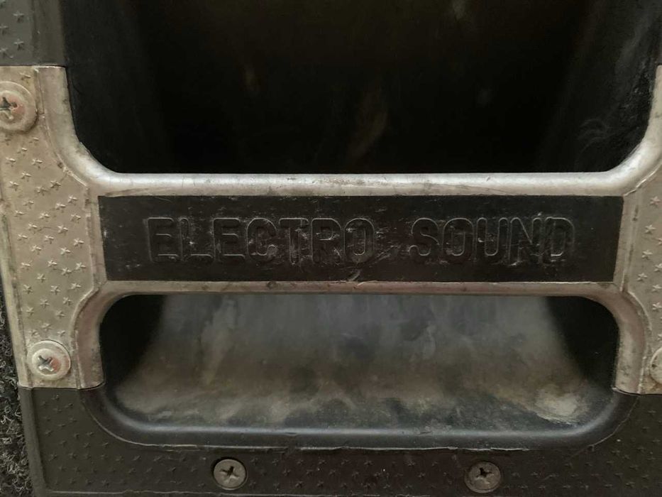 Продам колонки, музыкальный пульт, микрофоны в комплекте