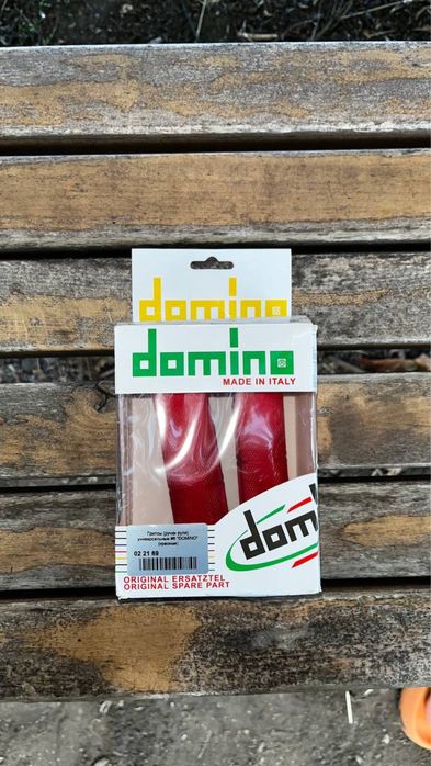 Продам грипсы domino