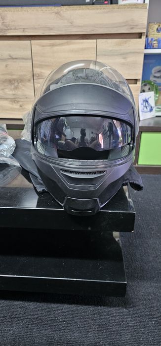 Capacete e luvas e botas de Moto