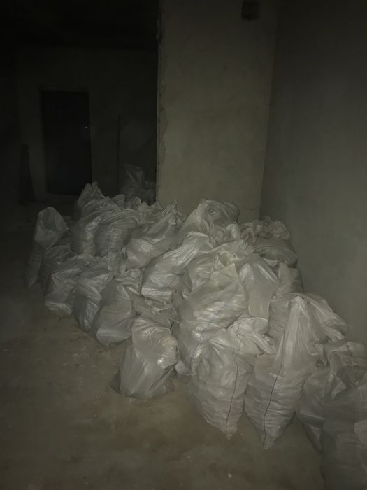 Віддам безкоштовно цегляний бій зі штукатуркою в мішках по 20,30. кг.