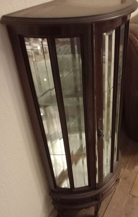 Cristaleira em nogueira 20% desfonto até 30 de Novembro