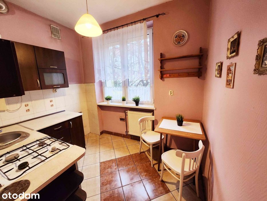 centrum,2 pokoje,1 piętro,balkon,