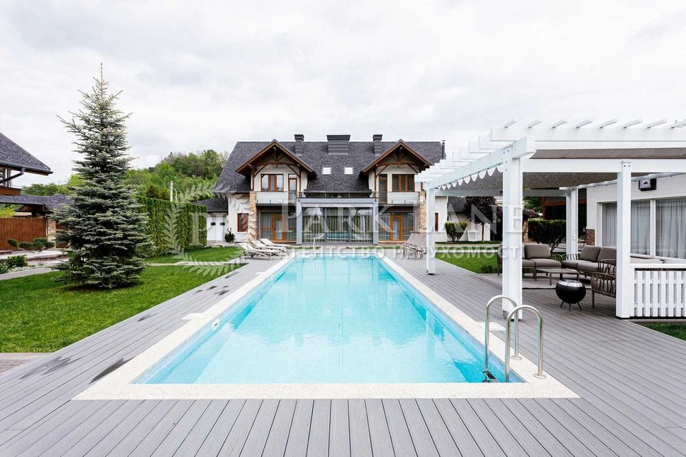 Продаж якісного будинку з просторою територією в Лісниках