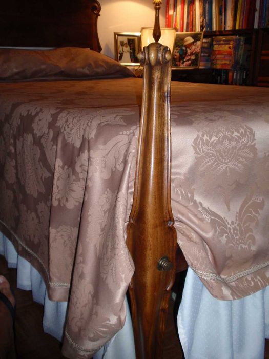 Cama conventual D. José I em madeira de Castanho (Preguiceiro)