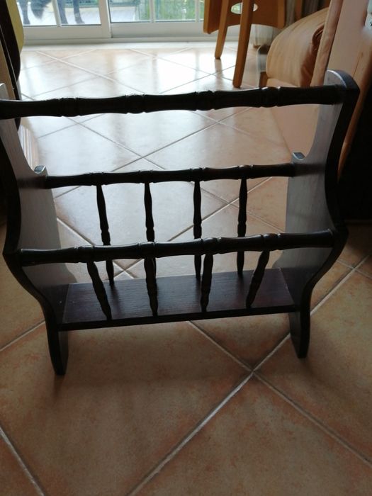 Porta revistas em mogno