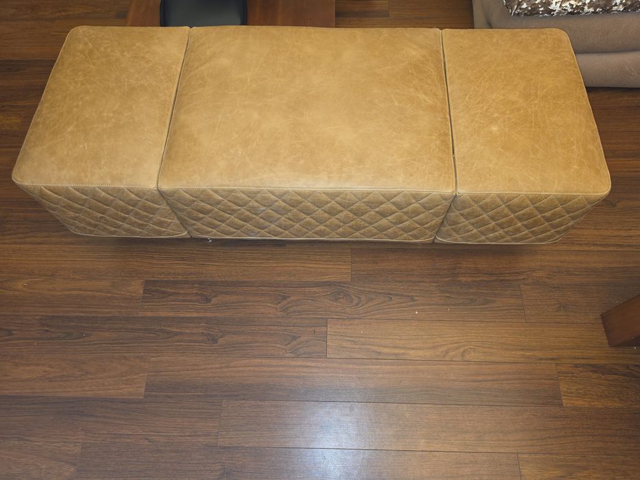 Banqueta em pele selvagem