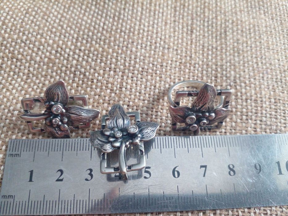 Чудовий срібний набір