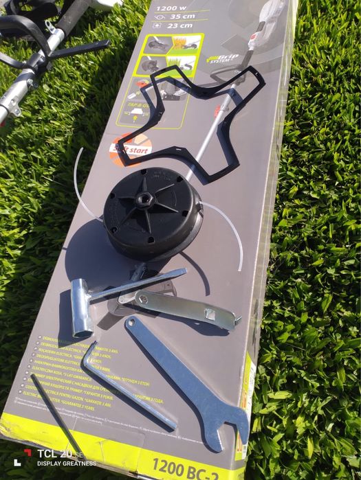 Máquina de fio para aparar os cantos da relva