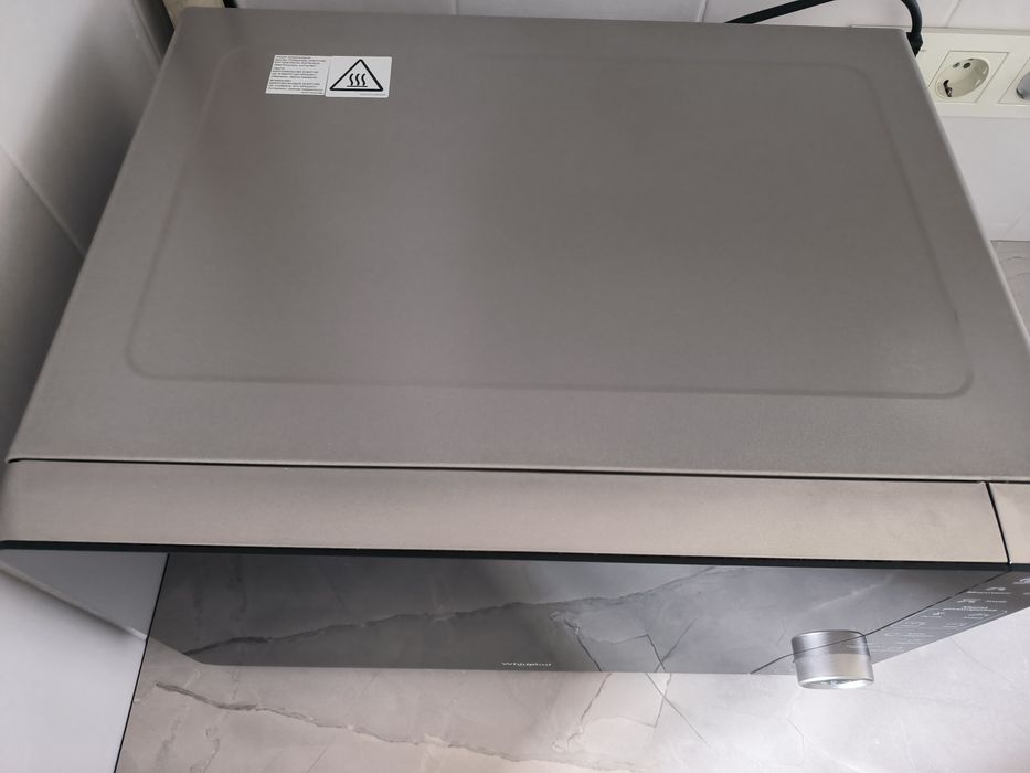Мікрохвильова піч Whirlpool MWF 421 SL.