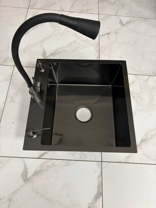 Мийка для кухні Britc 5050 PVD і гнучкий змішувач з нержавіючої сталі.