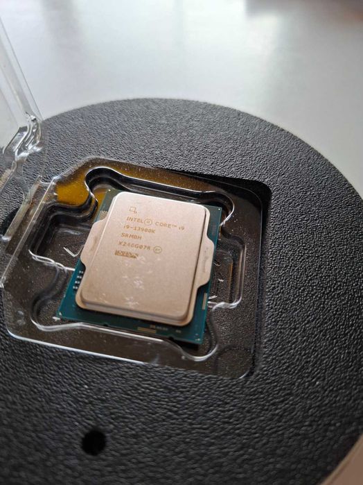 Bundle GIGABYTE Z790 GAMING X AX ATX WIFI LGA 1700 DDR5 + Intel core i9 13900k