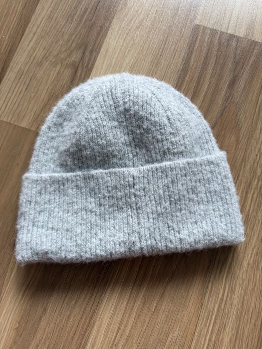 Zimowa, damska czapka Reserved