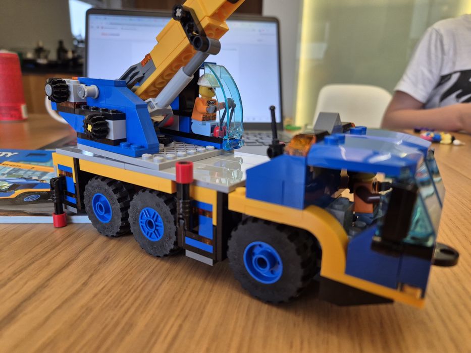 LEGO City 60324 - Żuraw samochodowy