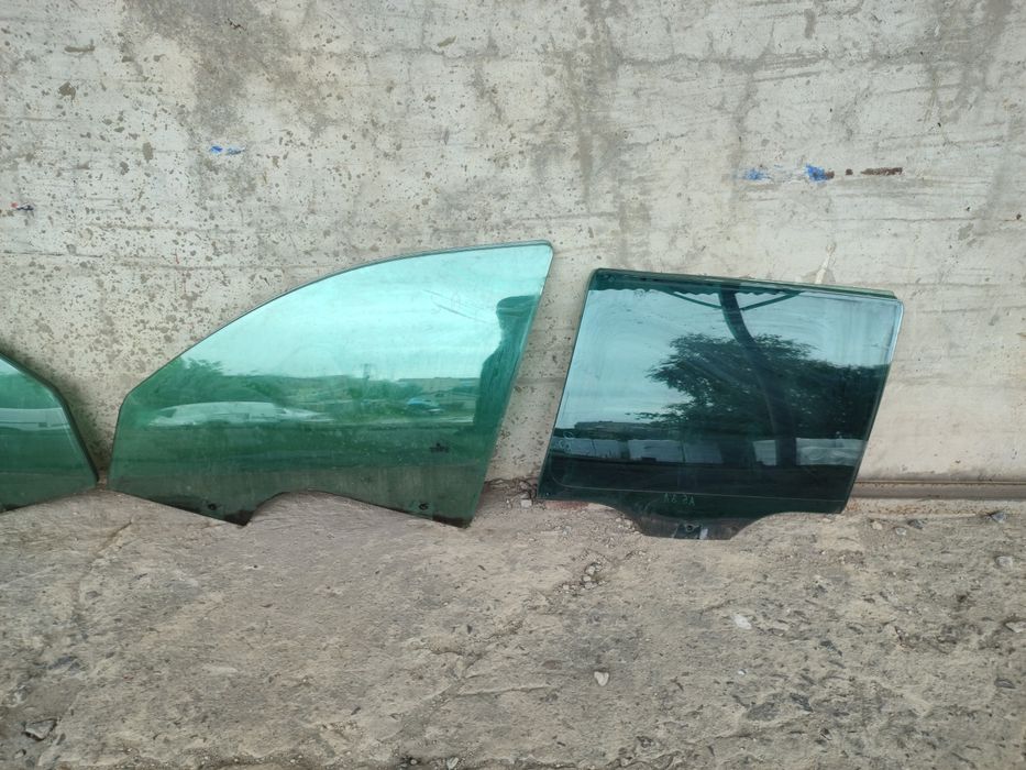 Скло дверей Шкода Октавія А5 Фабія Румстер стекло Skoda Octavia A5