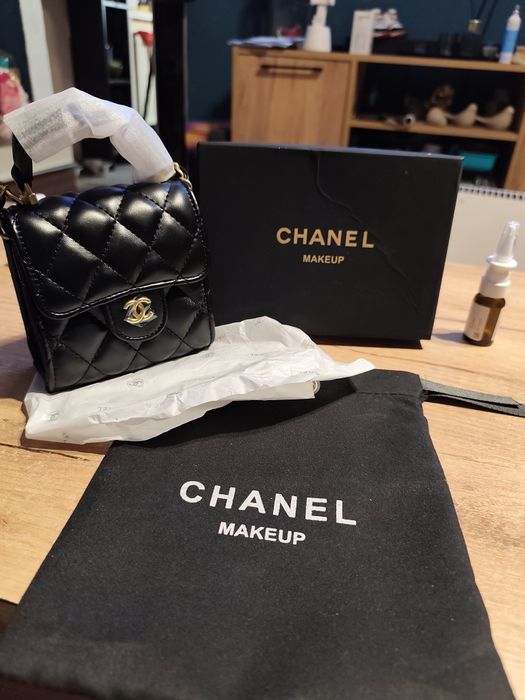 Ekskluzywna Mini Torebka Chanel Makeup – Quilted Lambskin Style z łańc
