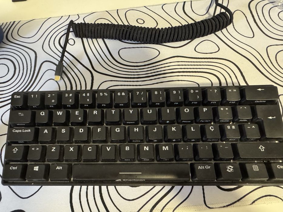Sharkoon Skiller SGK50 S4 – Teclado Mecânico 60% RGB
