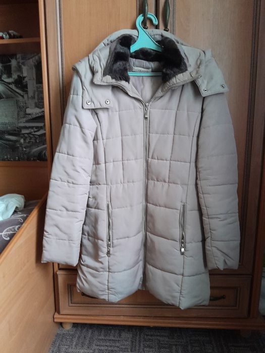 Нові і б/в куртки, пальто 60 р.